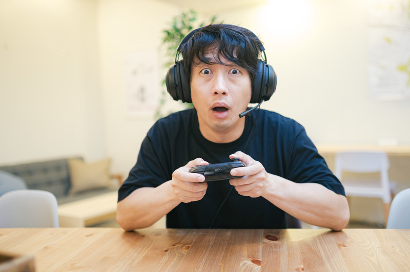 ゲームを遊ぶ人